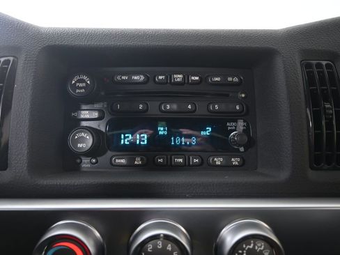 Used 2005 Chevrolet SSR w/ Preferred Equipment Group image 24