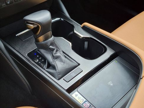 Used 2024 Lexus ES 350 w/ Premium Package FWD image 17