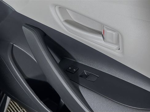 Used 2025 Toyota Corolla LE image 32