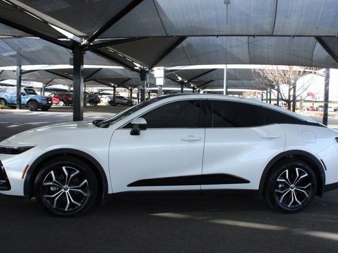 Used 2023 Toyota Crown Limited image 13