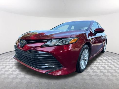 Used 2018 Toyota Camry LE w/ Convenience Package FWD image 1