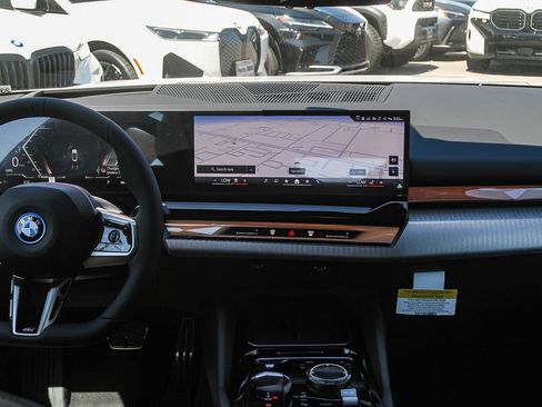 New 2027 BMW i5 eDrive40 w/ M Sport Package RWD image 9
