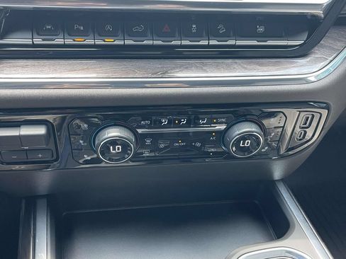 Used 2025 Chevrolet Silverado 1500 LTZ AWD/4WD image 28