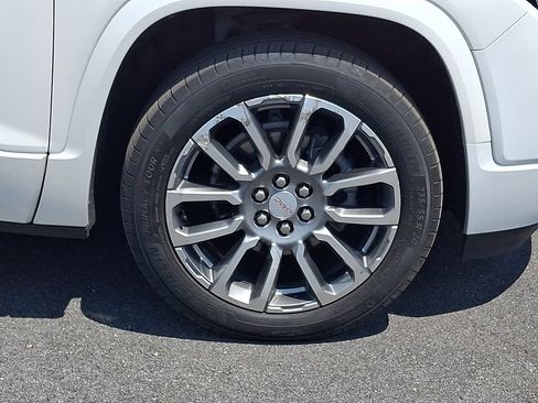 Used 2023 GMC Acadia Denali w/ Denali Ultimate Package AWD/4WD image 8