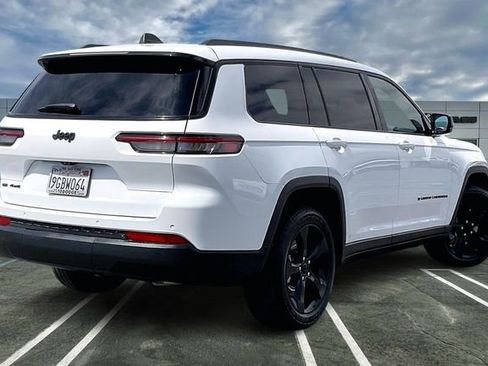 Used 2023 Jeep Grand Cherokee L Laredo image 12