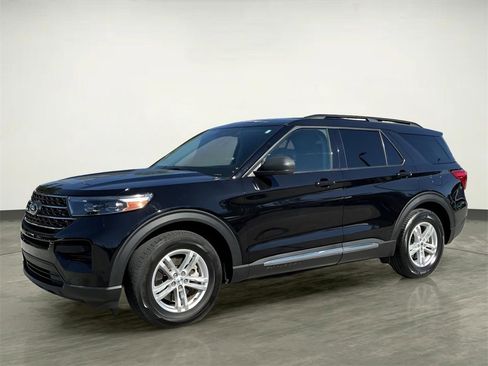 Certified 2022 Ford Explorer XLT image 2