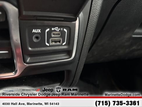 Used 2019 Jeep Wrangler Unlimited Sahara w/ Uconnect 4C Nav & Sound Group image 18