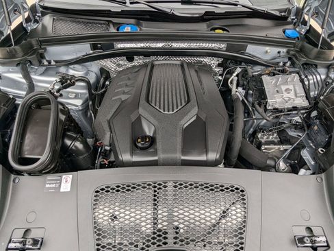 Certified 2026 Porsche Macan AWD/4WD image 28
