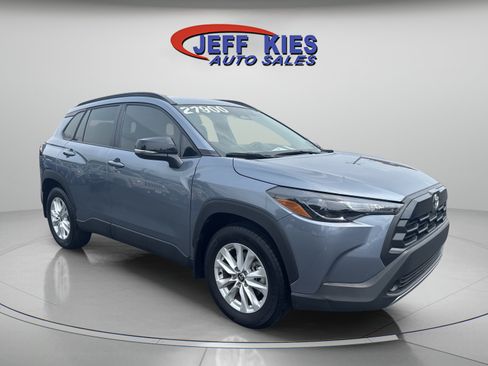 Used 2026 Toyota Corolla Cross LE FWD image 3