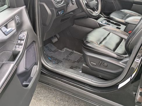 Used 2024 Ford Escape Platinum AWD/4WD image 28