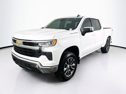 Used 2024 Chevrolet Silverado 1500 LT AWD/4WD image 3