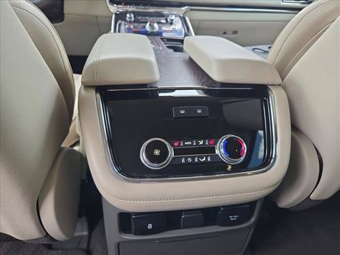 Used 2019 Lincoln Navigator Reserve w/ Cargo Package AWD/4WD image 11