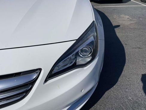 Used 2019 Buick Cascada Premium image 11