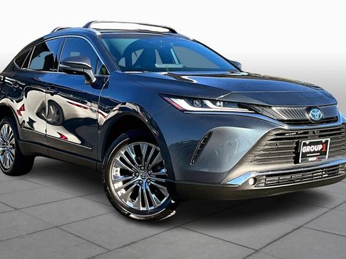 Used 2024 Toyota Venza Limited image 2