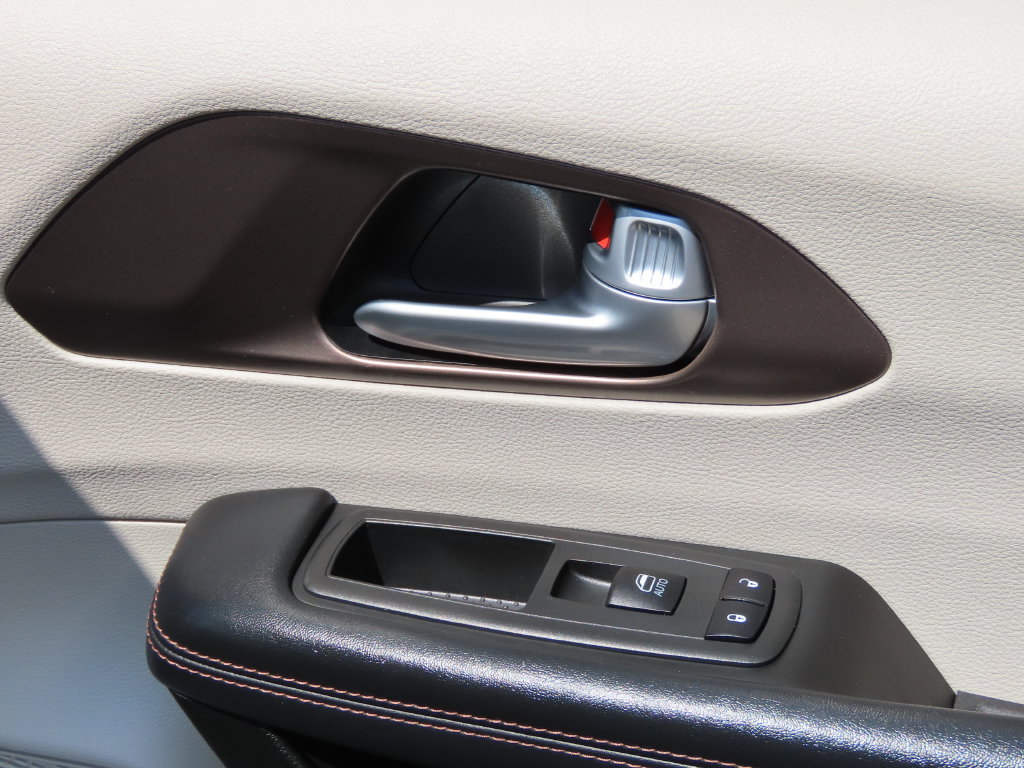 Used 2018 Chrysler Pacifica L FWD image 36