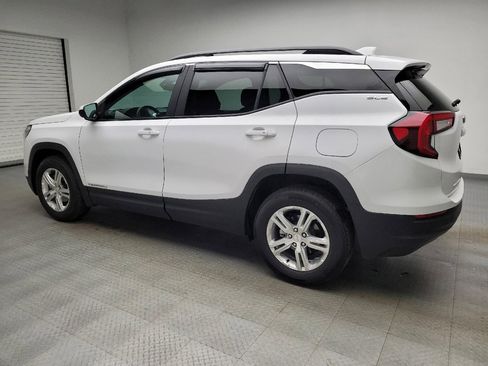 Used 2024 GMC Terrain SLE w/ Driver Convenience Package FWD image 3