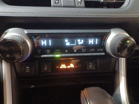 Used 2024 Toyota RAV4 XLE Premium image 17