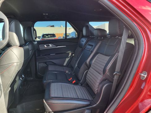 Used 2025 Ford Explorer ST-Line w/ ST-Line Street Pack image 12