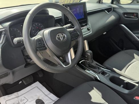 Used 2024 Toyota Corolla Cross LE FWD image 18