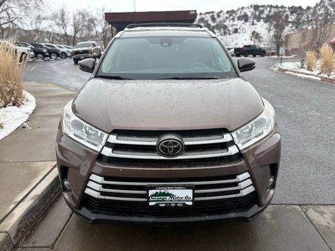 Used 2018 Toyota Highlander XLE image 12