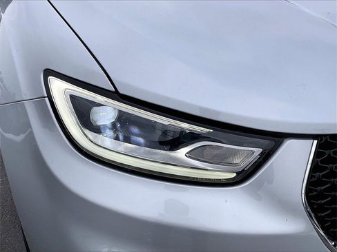 Used 2024 Chrysler Pacifica Touring-L image 28