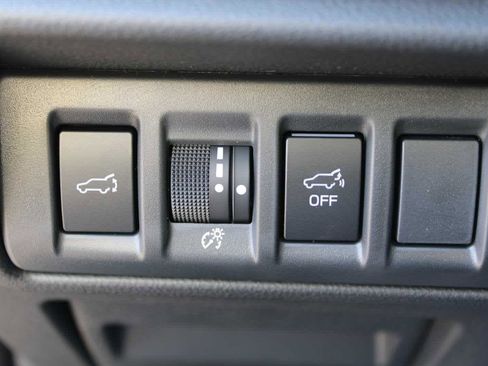 Used 2025 Subaru Outback Premium image 25