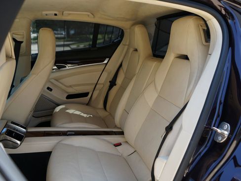 Used 2013 Porsche Panamera GTS image 17