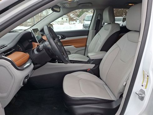 Used 2022 Jeep Compass Limited image 16