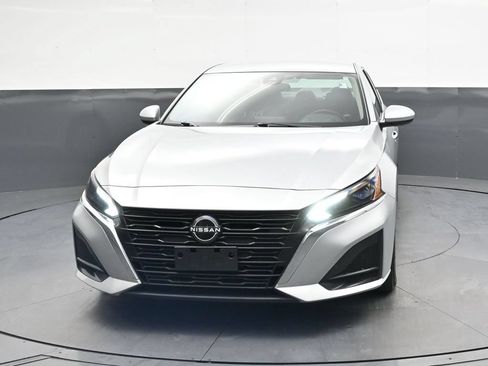 Used 2023 Nissan Altima 2.5 SV FWD image 12