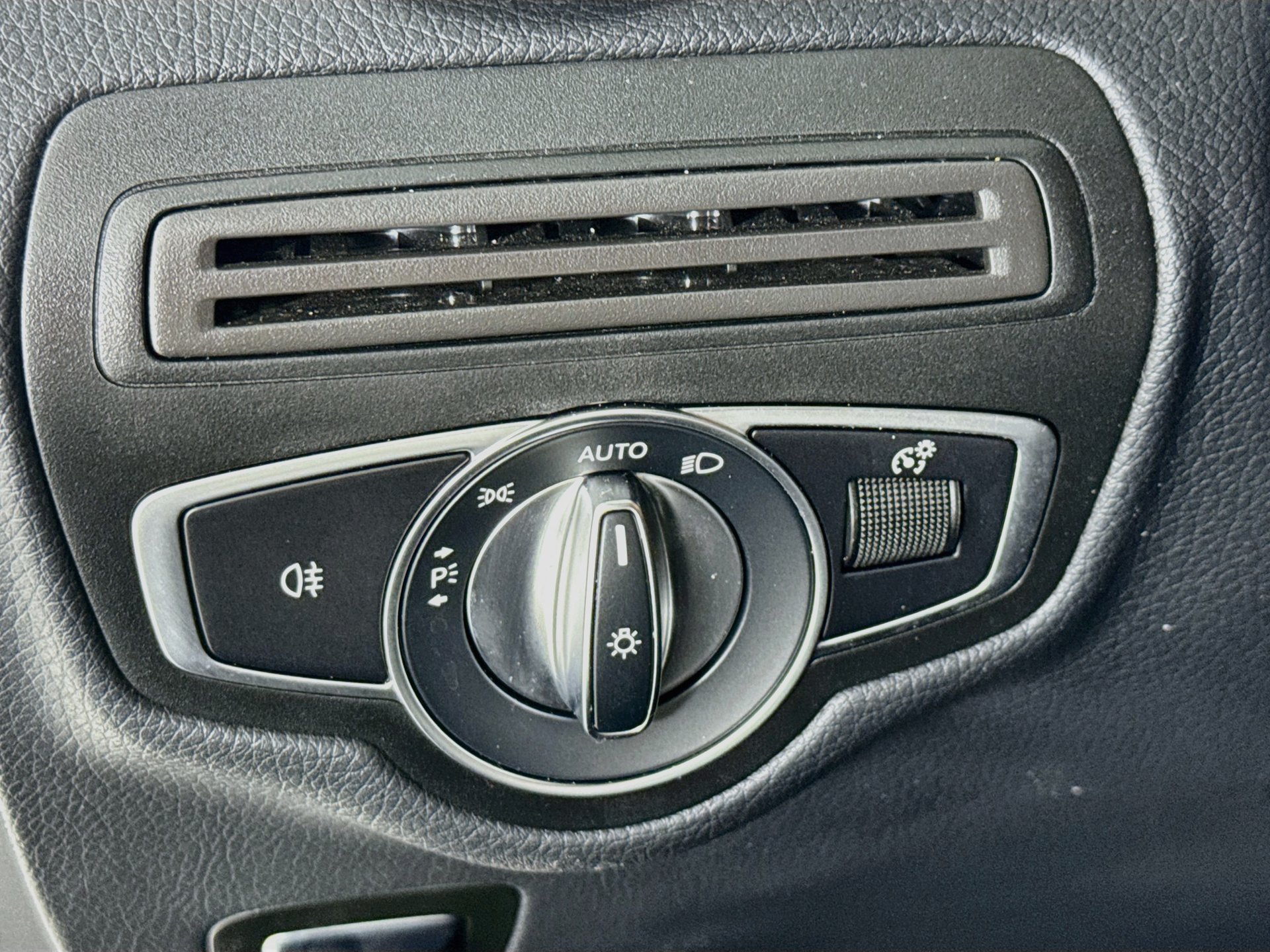 Certified 2022 Mercedes-Benz GLC 300 image 11
