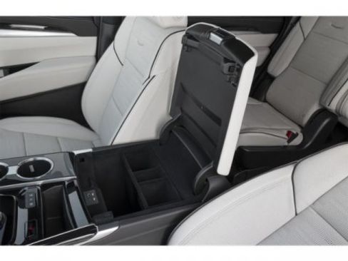 New 2026 Cadillac Escalade Platinum Sport AWD/4WD image 16