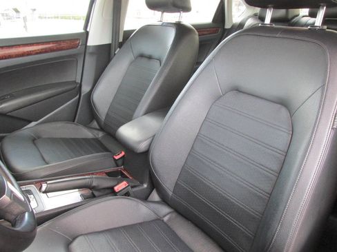 Used 2013 Volkswagen Passat 2.5 SE image 10