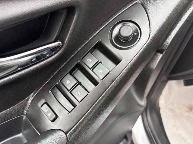 Used 2019 Chevrolet Trax LT w/ LT Convenience Package AWD/4WD image 9