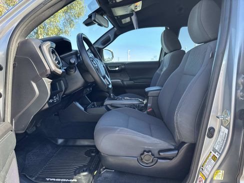 Used 2019 Toyota Tacoma TRD Sport image 21