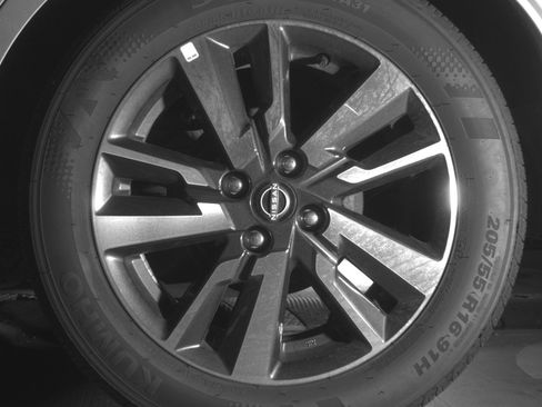 Used 2025 Nissan Versa SV image 14