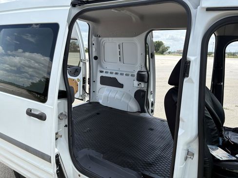 Used 2010 Ford Transit Connect XLT FWD image 24