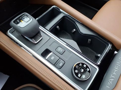 Certified 2025 Nissan Pathfinder Platinum AWD/4WD image 25
