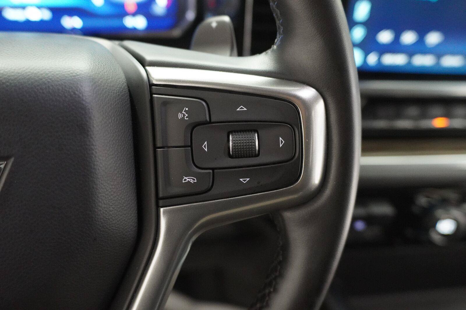 Used 2023 Chevrolet Silverado 1500 RST w/ Redline Edition AWD/4WD image 10