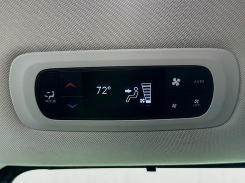 Used 2022 Chrysler Pacifica Touring-L AWD/4WD image 23