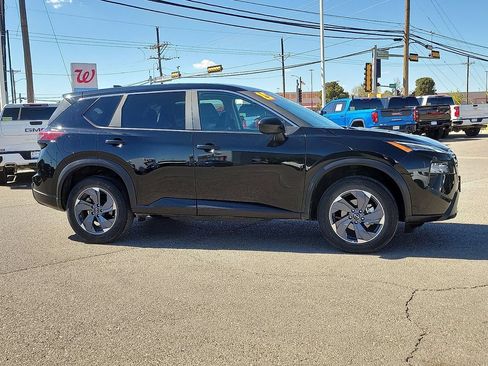 Used 2025 Nissan Rogue SV FWD image 14