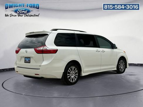 Used 2019 Toyota Sienna XLE Premium FWD image 5