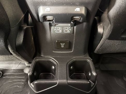 Used 2022 Jeep Wrangler Unlimited Rubicon w/ Cold Weather Group AWD/4WD image 17