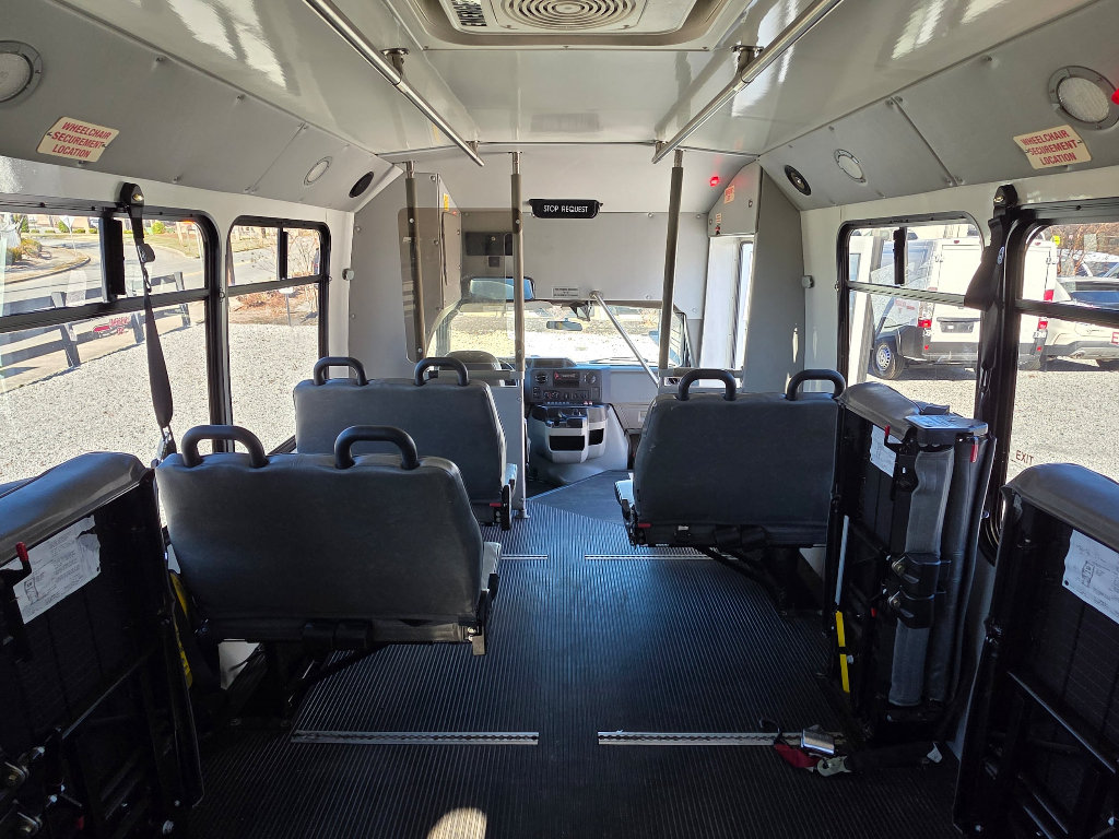 Used 2015 Ford E-350 and Econoline 350 Super Duty RWD image 9