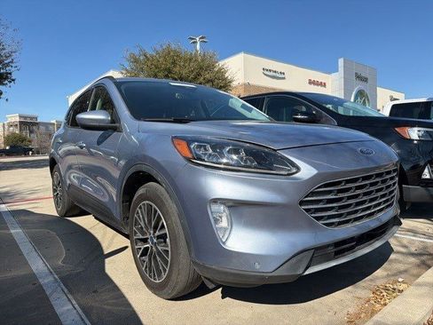 Used 2022 Ford Escape Titanium image 1