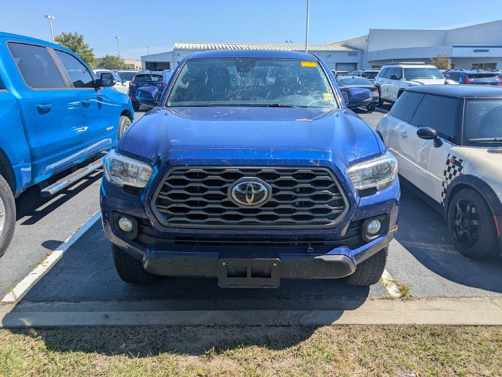Used 2022 Toyota Tacoma TRD Off-Road AWD/4WD image 2