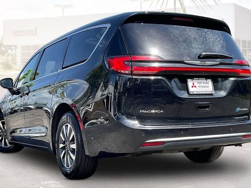 Used 2023 Chrysler Pacifica Limited FWD image 32
