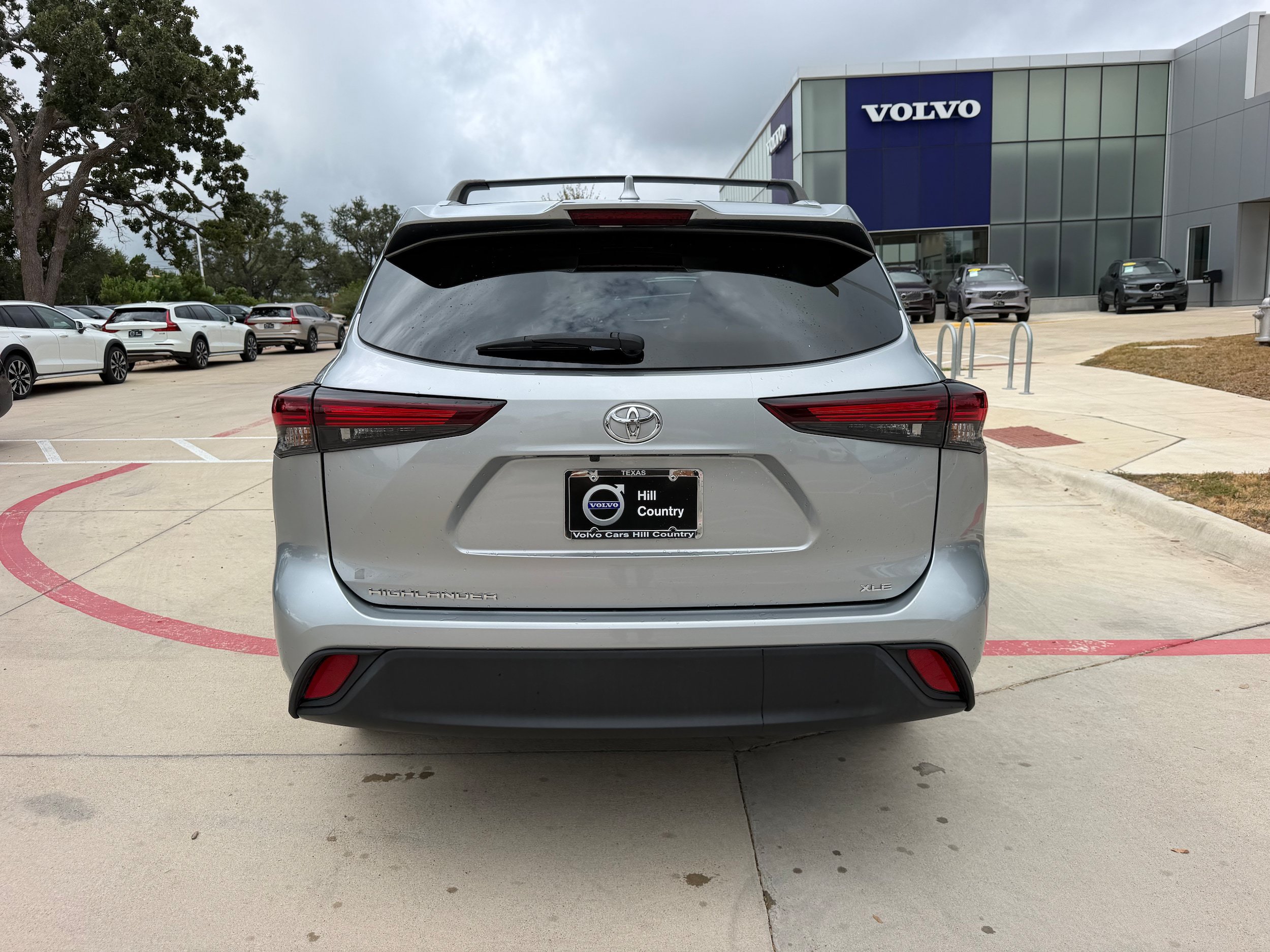 Used 2024 Toyota Highlander XLE FWD image 5