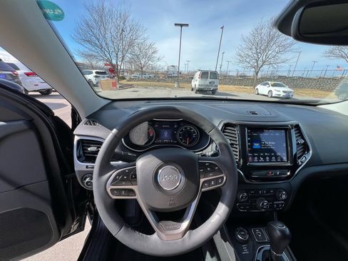 Used 2022 Jeep Cherokee Limited image 41