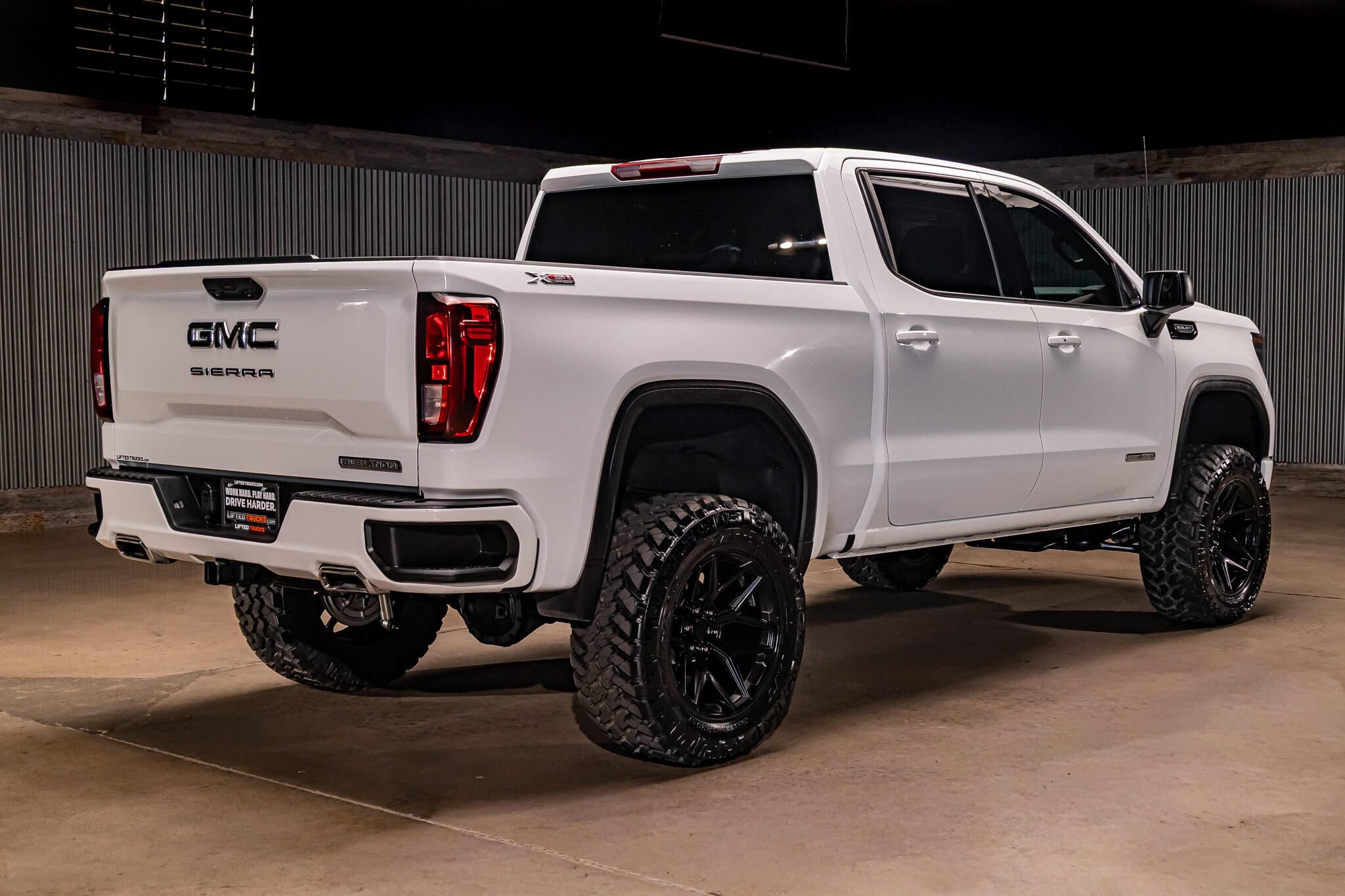Used 2023 GMC Sierra 1500 Elevation w/ X31 Off-Road Package AWD/4WD image 10