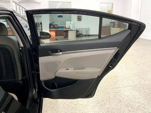 Used 2018 Hyundai Elantra SE image 29